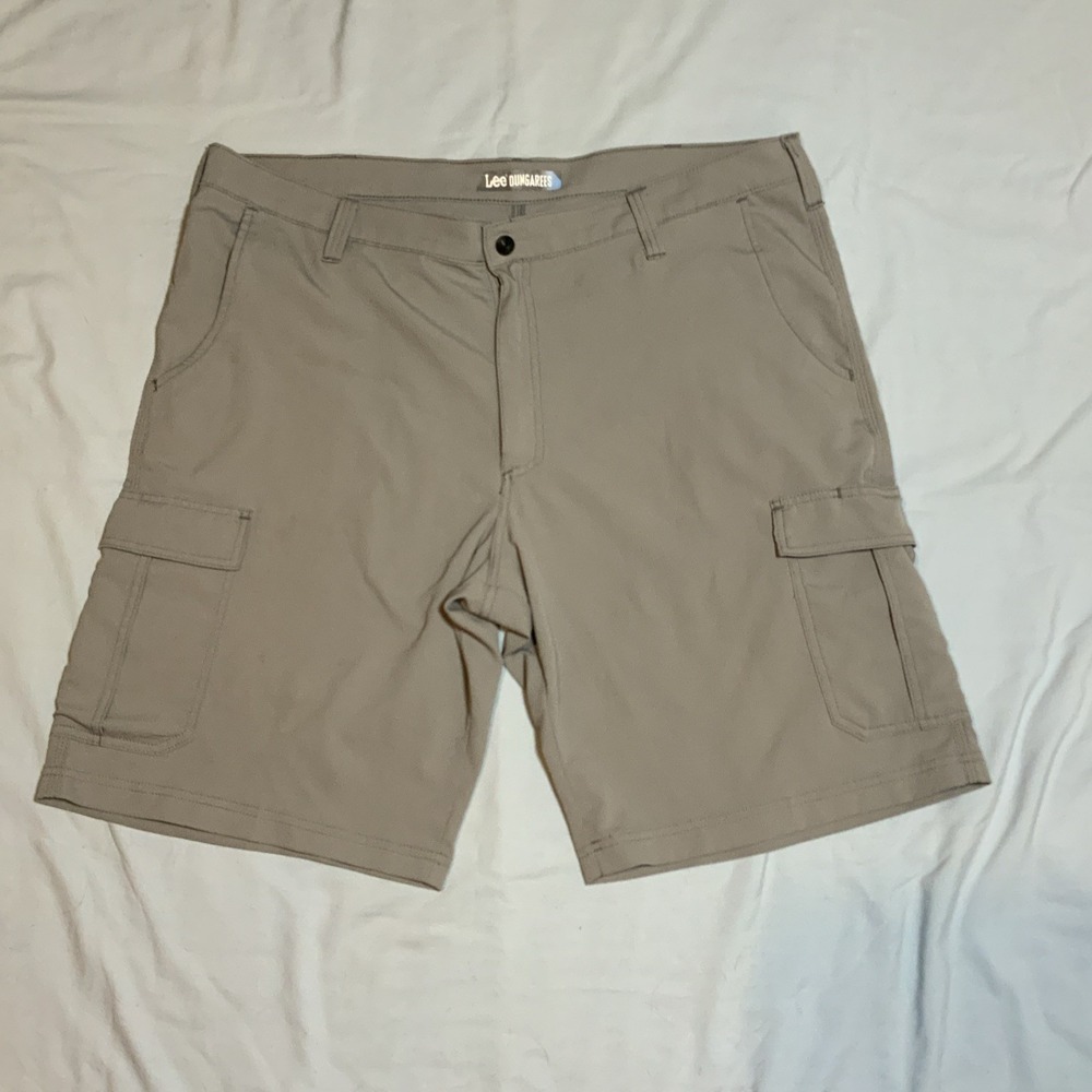 Lee‎ Dungarees Mens Cargo Shorts Size 42 Khaki Tan Performance Polyester 2185105